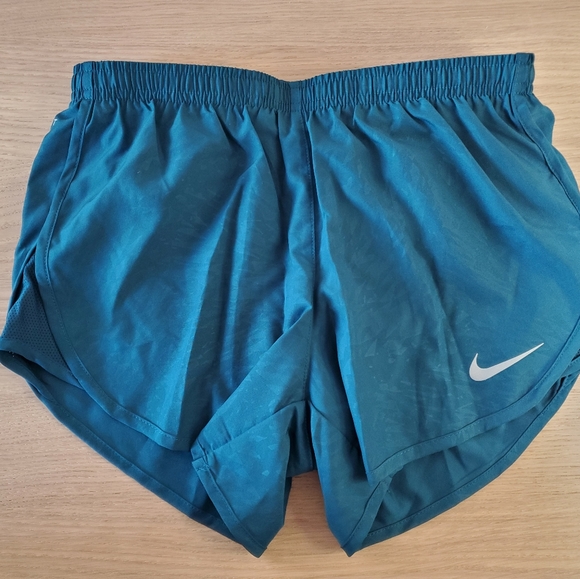 NIKE WOMEN'S DRI-FIT Tempo Running Shorts - Picture 2 of 4